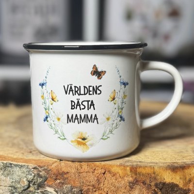 Har du världens bästa mamma och vill ge något riktigt fint och personligt? Du kan välja emaljmugg eller porslinskopp (Bägge är v